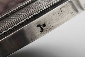 Coppia di candelabri. Argento fuso, sbalzato e cesellato. Svezia, Stoccolma, prima met� del XIX secolo, argentiere LP  - Asta Argenti del XX secolo - Associazione Nazionale - Case d'Asta italiane