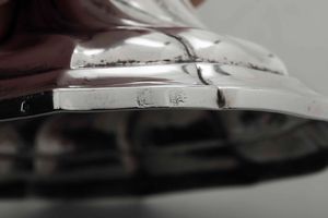 Coppia di candelieri in argento fuso, sbalzato e cesellato. Belgio, citt� di Liegi 1772  - Asta Argenti del XX secolo - Associazione Nazionale - Case d'Asta italiane