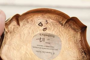 Tabacchiera. Argento fuso, sbalzato, cesellato e dorato. Parigi 1735, saggiatore e contrassaggiatore Hubert Louvet, marchio dell�argentiere consunto  - Asta Argenti del XX secolo - Associazione Nazionale - Case d'Asta italiane