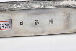 Due bicchieri. Argento sbalzato, cesellato, dorato e niellato. Uno Mosca 1872, assaggiatore Viktor Savinkov. Argentiere non identificato. Uno Mosca 1860, assaggiatore I.Avdeyev. Argentiere non identificato  - Asta Argenti del XX secolo - Associazione Nazionale - Case d'Asta italiane