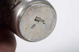 Due bicchieri. Argento sbalzato, cesellato, dorato e niellato. Uno Mosca 1872, assaggiatore Viktor Savinkov. Argentiere non identificato. Uno Mosca 1860, assaggiatore I.Avdeyev. Argentiere non identificato  - Asta Argenti del XX secolo - Associazione Nazionale - Case d'Asta italiane