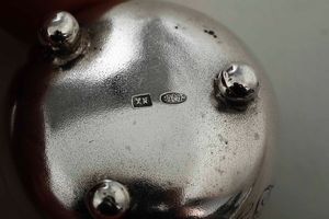 Tete � tete con portauovo. Argento fuso, sbalzato e cesellato. Russia 1908-1917  - Asta Argenti del XX secolo - Associazione Nazionale - Case d'Asta italiane