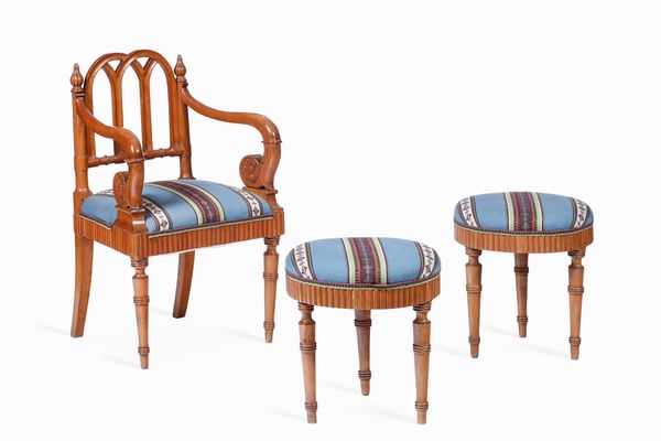 Poltrona e coppia di sgabelli, XIX-XX secolo  - Asta Dimore italiane  - Associazione Nazionale - Case d'Asta italiane
