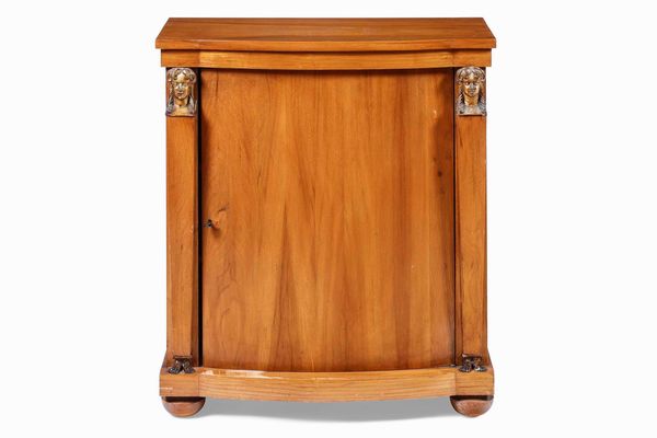 Credenzino stile Impero, su disegno di Cesare Rovatti, XX secolo  - Asta Dimore italiane  - Associazione Nazionale - Case d'Asta italiane