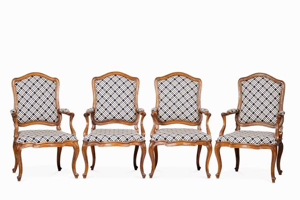Gruppo di quattro poltrone Luigi XV in noce. Piemonte, XVIII secolo  - Asta Dimore italiane  - Associazione Nazionale - Case d'Asta italiane