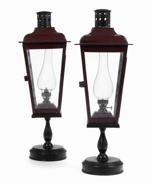 Coppia di lanterne. Legno e metallo dipinto. XIX-XX secolo  - Asta Dimore italiane  - Associazione Nazionale - Case d'Asta italiane