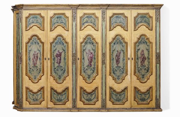 Grande armadio con ante in legno laccato, elementi antichi  - Asta Dimore italiane  - Associazione Nazionale - Case d'Asta italiane