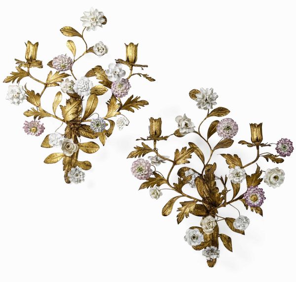 Coppia di appliques in bronzo dorato e porcellana. XIX-XX secolo  - Asta Dimore italiane  - Associazione Nazionale - Case d'Asta italiane