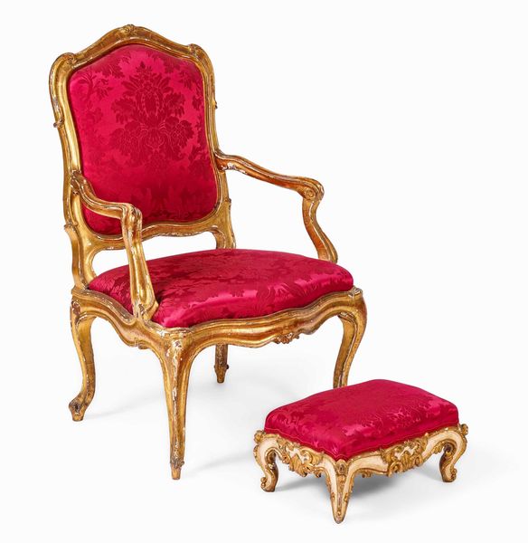 Poltrona con poggiapiedi Luigi XV. Legno intagliato e laccato. XVIII secolo  - Asta Dimore italiane  - Associazione Nazionale - Case d'Asta italiane