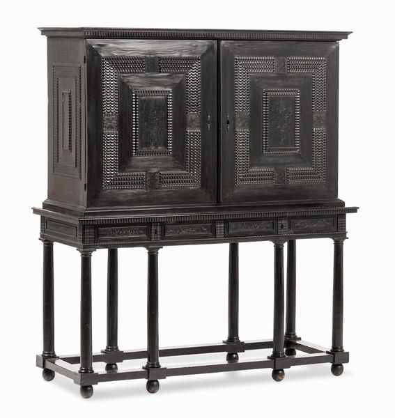 Stipo monetiere. Legno intagliato, ebanizzato e inciso. Ebanisteria d'oltralpe del XVIII-XIX secolo  - Asta Dimore italiane  - Associazione Nazionale - Case d'Asta italiane