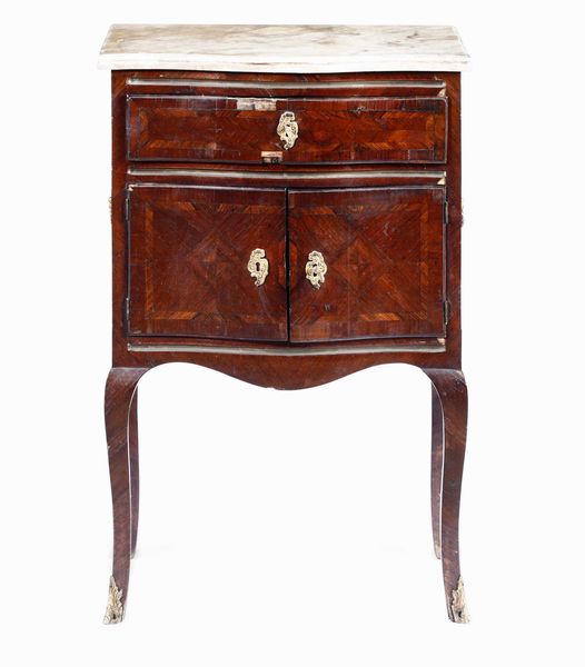 Comodino lastronato in bois de rose. Genova, XVIII secolo  - Asta Dimore italiane  - Associazione Nazionale - Case d'Asta italiane