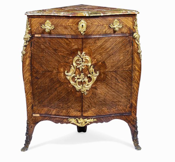 Angolare lastronato e filettato. Genova, XVIII secolo  - Asta Dimore italiane  - Associazione Nazionale - Case d'Asta italiane