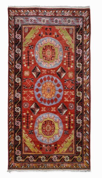 Tappeto Hotan. Est Turkestan, inizio XX secolo  - Asta Dimore italiane  - Associazione Nazionale - Case d'Asta italiane