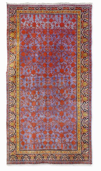 Tappeto Hotan. Est Turkestan, inizio XX secolo  - Asta Dimore italiane  - Associazione Nazionale - Case d'Asta italiane