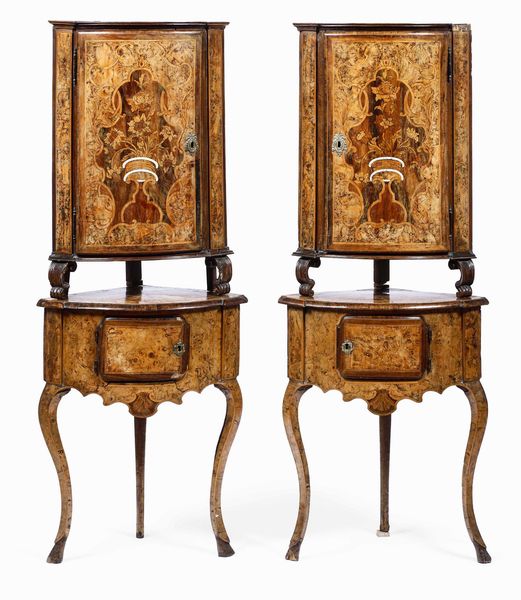 Coppia di angolari a doppio corpo. Piemonte, XVIII secolo  - Asta Dimore italiane  - Associazione Nazionale - Case d'Asta italiane