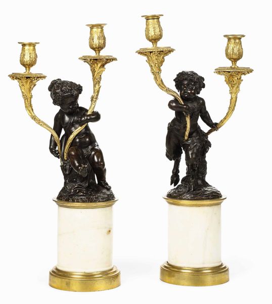 Coppia di candelabri in bronzo cesellato, patinato e dorato. Base in marmo bianco. Francia XVIII-XIX secolo, bottega di Claude Michel (Clodion) 1738-1814 e Louis Felix de la Rue 1730-1777  - Asta Dimore italiane  - Associazione Nazionale - Case d'Asta italiane