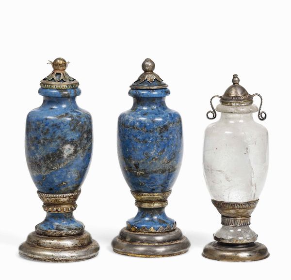 Gruppo di tre vasi in lapislazzuli e cristallo di rocca, XIX - XX secolo  - Asta Dimore italiane  - Associazione Nazionale - Case d'Asta italiane