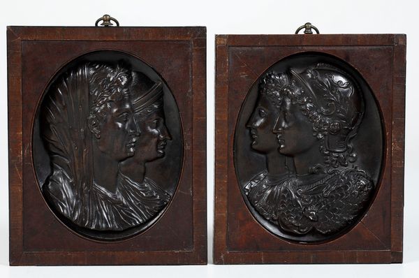 Coppia di rilievi in rame con cammei dallantico entro cornici originali di epoca Georgiana in mogano.  - Asta Dimore italiane  - Associazione Nazionale - Case d'Asta italiane