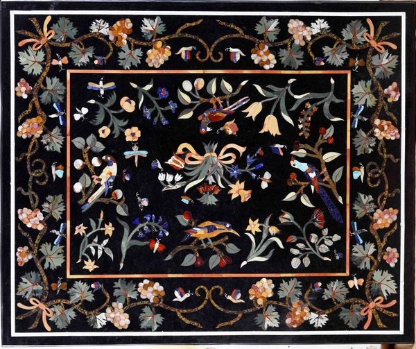 Piano con commesso di marmi e pietre dure. Arte italiana del XX secolo  - Asta Dimore italiane  - Associazione Nazionale - Case d'Asta italiane