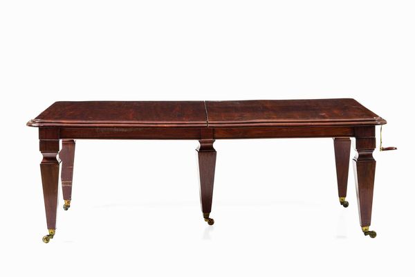 Tavolo allungabile con dieci sedie e due poltrone in mogano. Inghilterra, XIX secolo  - Asta Dimore italiane  - Associazione Nazionale - Case d'Asta italiane