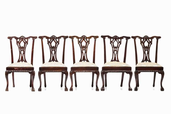 Tavolo allungabile con dieci sedie e due poltrone in mogano. Inghilterra, XIX secolo  - Asta Dimore italiane  - Associazione Nazionale - Case d'Asta italiane