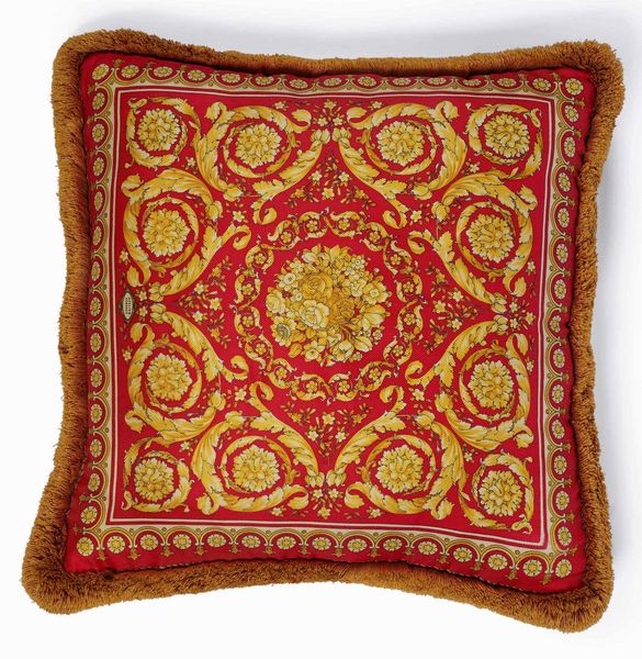 Coppia di cuscini con tessuto Versace  - Asta Dimore italiane  - Associazione Nazionale - Case d'Asta italiane