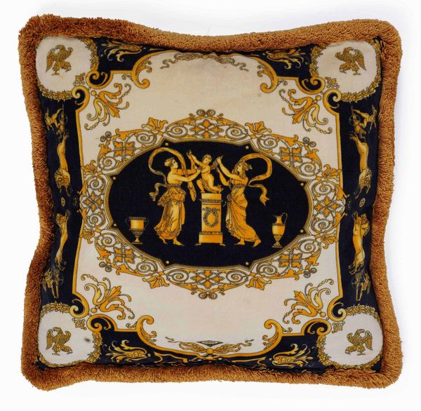 Cuscino con tessuto Versace  - Asta Dimore italiane  - Associazione Nazionale - Case d'Asta italiane