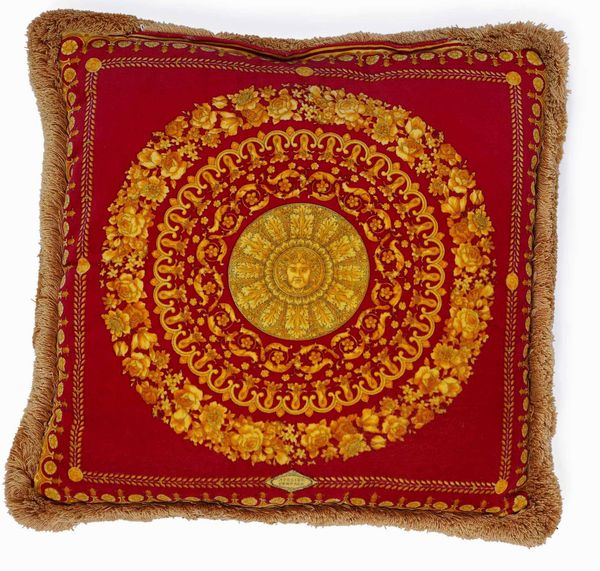 Coppia di cuscini con tessuto Versace  - Asta Dimore italiane  - Associazione Nazionale - Case d'Asta italiane