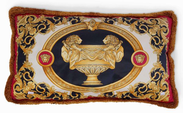 Coppia di cuscini con tessuto Versace  - Asta Dimore italiane  - Associazione Nazionale - Case d'Asta italiane