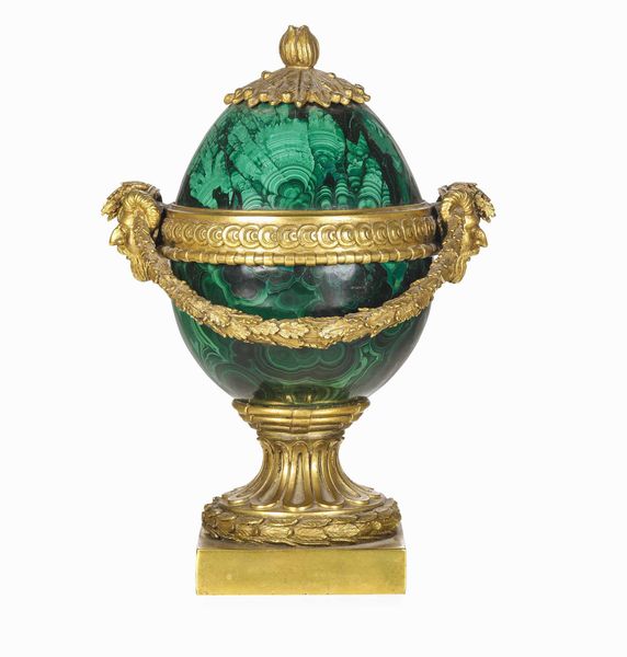 Uovo. Malachite e bronzo dorato e cesellato. XIX secolo  - Asta Dimore italiane  - Associazione Nazionale - Case d'Asta italiane