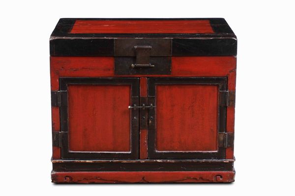 Stipo in legno laccato. Cina, XX secolo  - Asta Dimore italiane  - Associazione Nazionale - Case d'Asta italiane