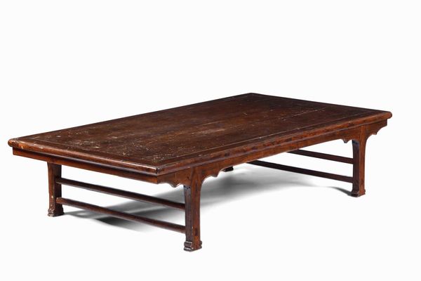 Grande tavolo basso in legno. Cina, XX secolo  - Asta Dimore italiane  - Associazione Nazionale - Case d'Asta italiane