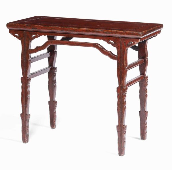 Tavolino da appoggio in legno laccato. Cina, Dinastia Qing, fine XIX secolo  - Asta Dimore italiane  - Associazione Nazionale - Case d'Asta italiane