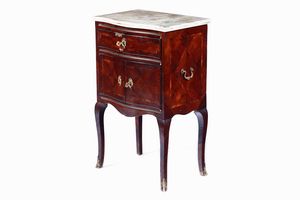 Comodino lastronato in bois de rose. Genova, XVIII secolo  - Asta Dimore italiane  - Associazione Nazionale - Case d'Asta italiane