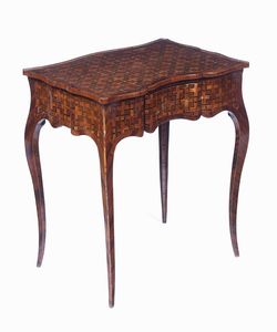 Tavolo lastronato e intarsiato a motivi geometrici, XVIII secolo  - Asta Dimore italiane  - Associazione Nazionale - Case d'Asta italiane