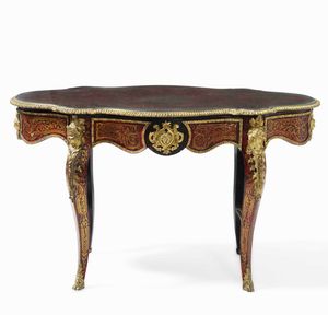 Tavolo in stile Boulle lastronato e intarsiato in finta tartaruga e ottone. XIX-XX secolo  - Asta Dimore italiane  - Associazione Nazionale - Case d'Asta italiane