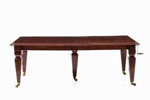 Tavolo allungabile con dieci sedie e due poltrone in mogano. Inghilterra, XIX secolo  - Asta Dimore italiane  - Associazione Nazionale - Case d'Asta italiane