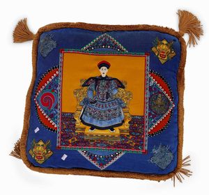 Coppia di cuscini con tessuto Versace  - Asta Dimore italiane  - Associazione Nazionale - Case d'Asta italiane