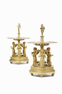Coppia di alzate centrotavola in bronzo dorato, nei modi di Pierre-Philippe Thomire, XVIII-XIX secolo  - Asta Dimore italiane  - Associazione Nazionale - Case d'Asta italiane