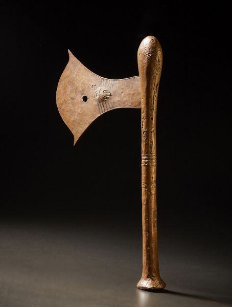 Nsapo o Songye - Repubblica Democratica del Congo : Ascia cerimoniale Kilonda.Legno, rame ferro.Segni d'uso.  - Asta Asta 365 | ARTE AFRICANA, OCEANICA E DELLE AMERICHE - ARTE AFRICANA Tradizionale - Associazione Nazionale - Case d'Asta italiane