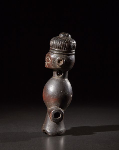Chokwe o Lwena - Repubblica democrtica del Congo, Angola : Fischietto antropomorfo.Legno duro a patina scura.Segni d'uso.  - Asta Asta 365 | ARTE AFRICANA, OCEANICA E DELLE AMERICHE - ARTE AFRICANA Tradizionale - Associazione Nazionale - Case d'Asta italiane