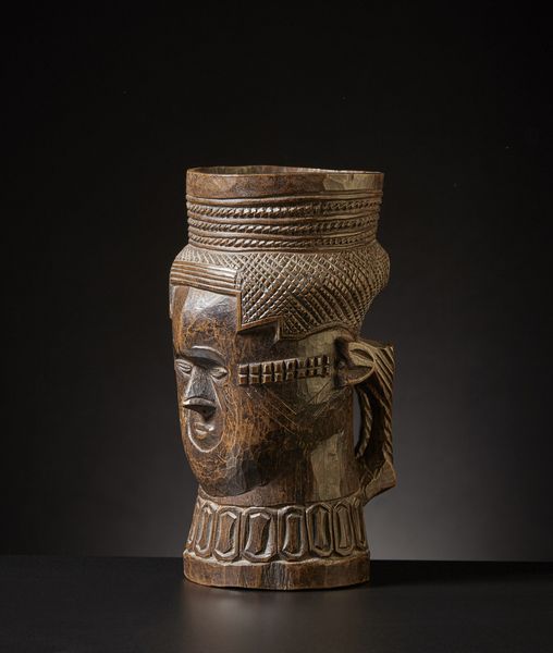 Kuba - Repubblica democratica del Congo : Coppa per libagione o Mbwoongntey.Legno duro a patina lucida.Difetti, una crepa e segni d'uso.  - Asta Asta 365 | ARTE AFRICANA, OCEANICA E DELLE AMERICHE - ARTE AFRICANA Tradizionale - Associazione Nazionale - Case d'Asta italiane