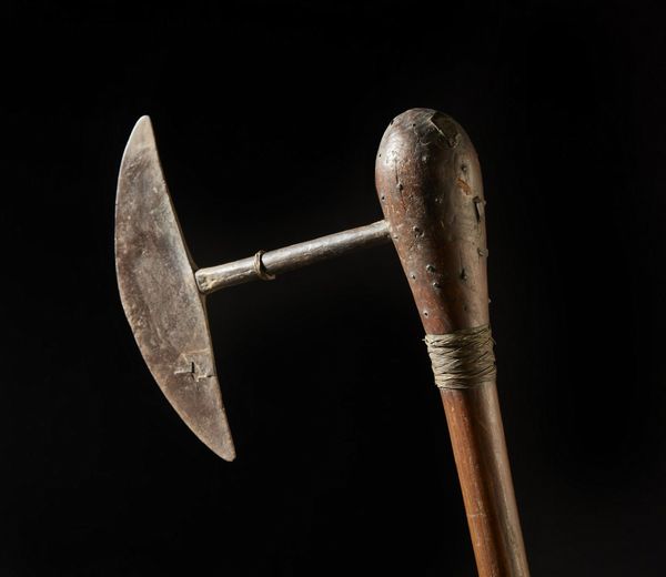 Zulu - Sudafrica : Ascia e insegna di rango.Legno, ferro.Difetti e segni d'uso.  - Asta Asta 365 | ARTE AFRICANA, OCEANICA E DELLE AMERICHE - ARTE AFRICANA Tradizionale - Associazione Nazionale - Case d'Asta italiane