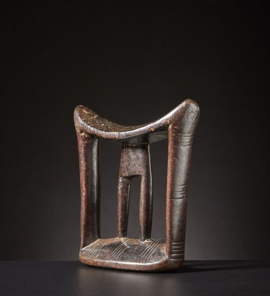 Kambatta - Etiopia : Poggiatesta.Legno duro a patina scura.Segni d'uso.  - Asta Asta 365 | ARTE AFRICANA, OCEANICA E DELLE AMERICHE - ARTE AFRICANA Tradizionale - Associazione Nazionale - Case d'Asta italiane