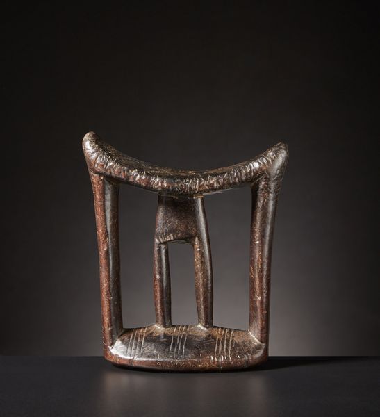 Kambatta - Etiopia : Poggiatesta.Legno duro a patina scura.Segni d'uso.  - Asta Asta 365 | ARTE AFRICANA, OCEANICA E DELLE AMERICHE - ARTE AFRICANA Tradizionale - Associazione Nazionale - Case d'Asta italiane