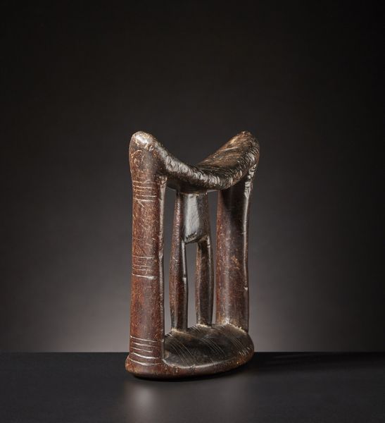 Kambatta - Etiopia : Poggiatesta.Legno duro a patina scura.Segni d'uso.  - Asta Asta 365 | ARTE AFRICANA, OCEANICA E DELLE AMERICHE - ARTE AFRICANA Tradizionale - Associazione Nazionale - Case d'Asta italiane