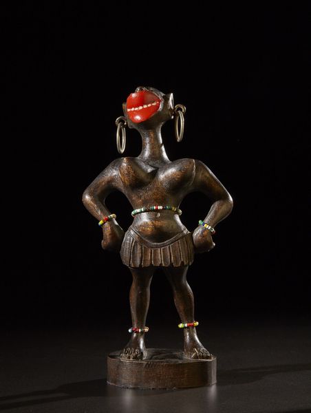 AUTORE NON IDENTIFICATO : Scultura in  legno di  figura femminile.Legno, metallo, perline e pigmenti.Europa, prima met� del '900.  - Asta Asta 365 | ARTE AFRICANA, OCEANICA E DELLE AMERICHE - ARTE AFRICANA Tradizionale - Associazione Nazionale - Case d'Asta italiane