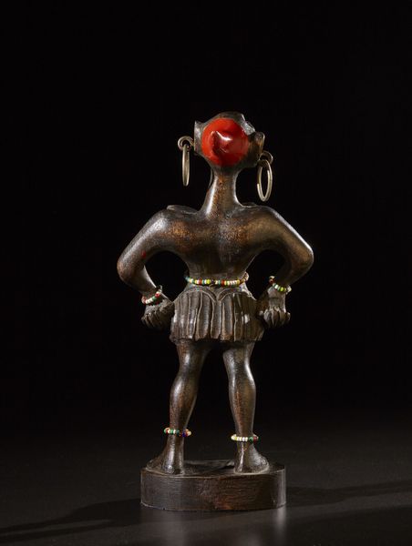 AUTORE NON IDENTIFICATO : Scultura in  legno di  figura femminile.Legno, metallo, perline e pigmenti.Europa, prima met� del '900.  - Asta Asta 365 | ARTE AFRICANA, OCEANICA E DELLE AMERICHE - ARTE AFRICANA Tradizionale - Associazione Nazionale - Case d'Asta italiane