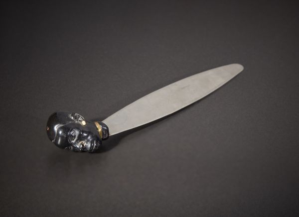 AUTORE NON IDENTIFICATO : Tagliacarte bachelite  e metallo.  - Asta Asta 365 | ARTE AFRICANA, OCEANICA E DELLE AMERICHE - ARTE AFRICANA Tradizionale - Associazione Nazionale - Case d'Asta italiane