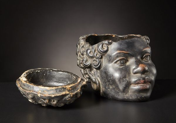 AUTORE NON IDENTIFICATO : Tabacchiera.Francia,  fine  '800.Terracotta e pigmenti.Piccoli difetti.  - Asta Asta 365 | ARTE AFRICANA, OCEANICA E DELLE AMERICHE - ARTE AFRICANA Tradizionale - Associazione Nazionale - Case d'Asta italiane